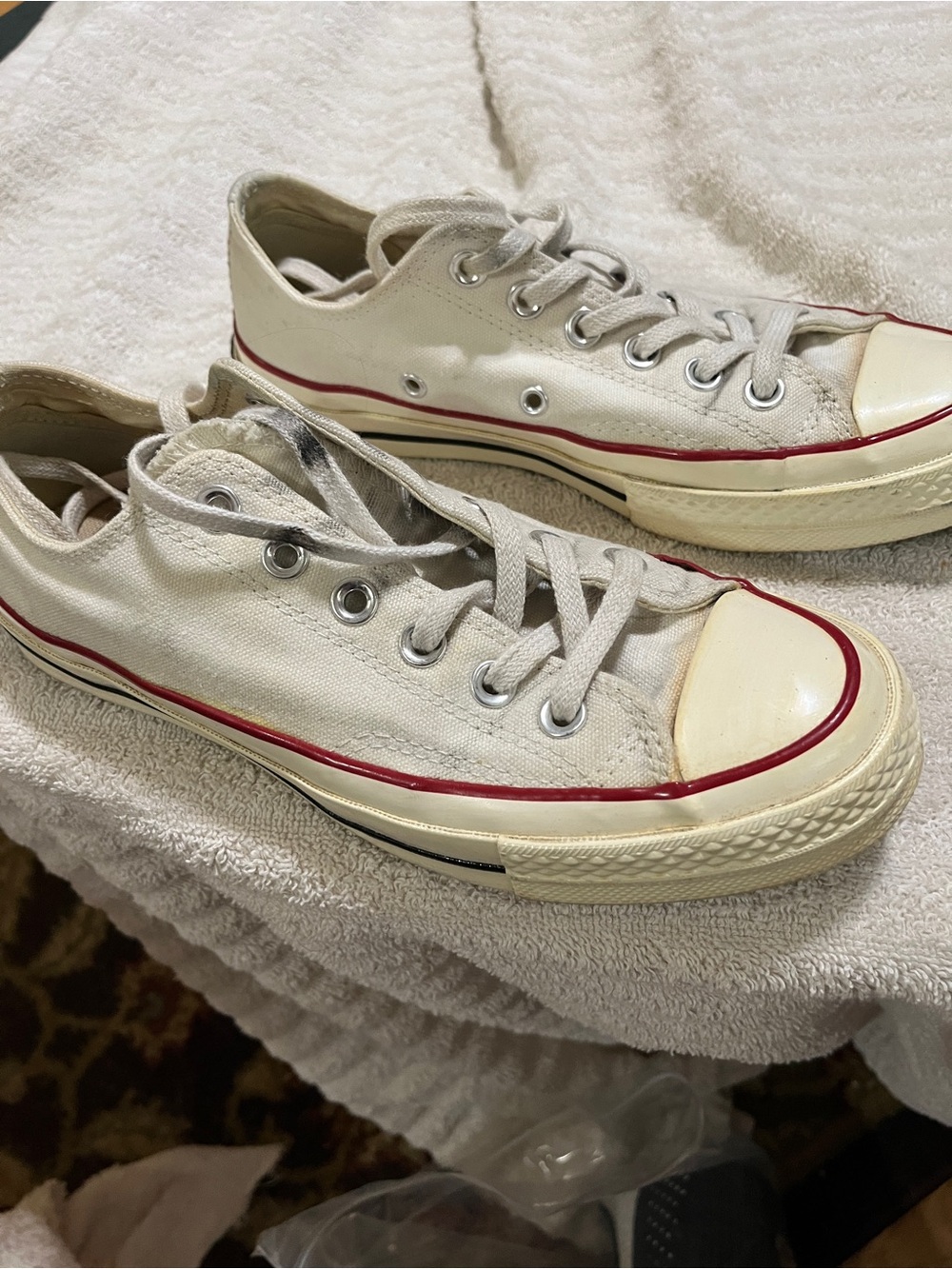 Converse Low-Top Canvas Sneakers in Off-White with Red Stripe boys 5 women's 7